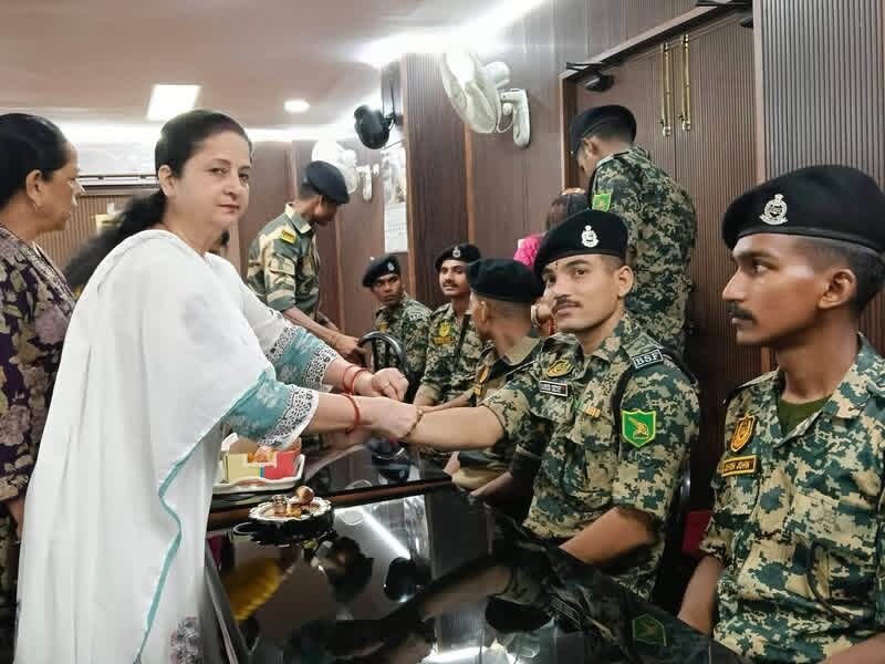 BSF जवानों के साथ रक्षाबंधन — सिलीगुड़ी — चित्र 4