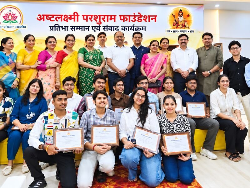 छात्रवृत्ति वितरण — तिनसुकिया एवं गुवाहाटी — चित्र 6
